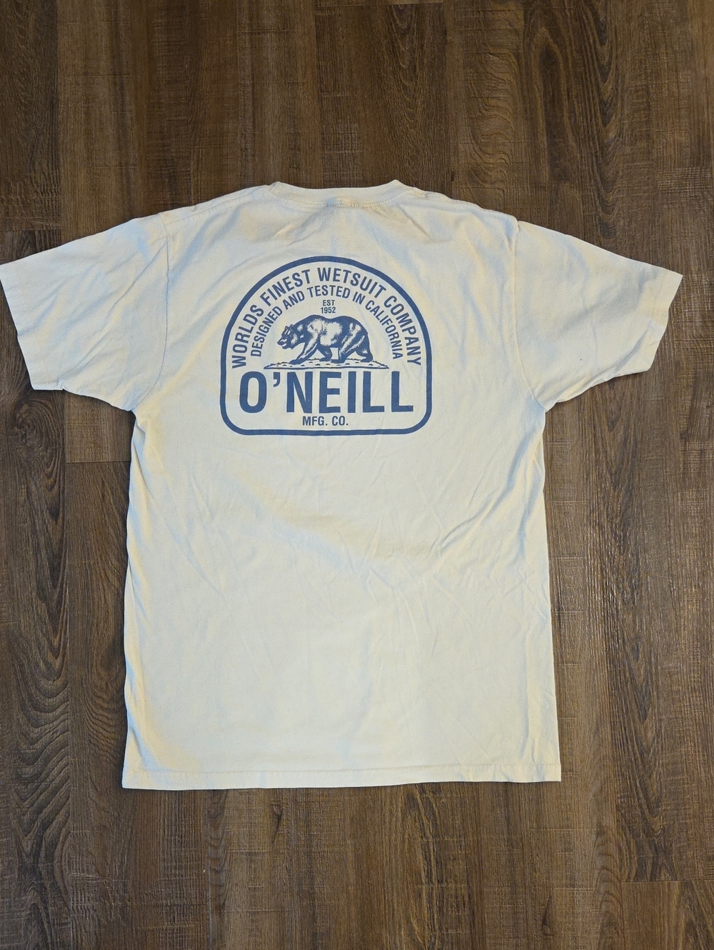 O'Neill Cream Short-Sleeve Tee with Blue Back Logo. Mens Medium